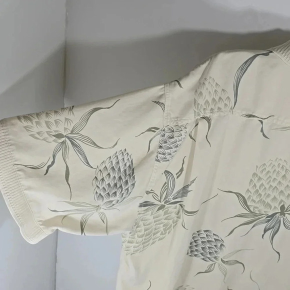 {Tommy Bahama} Men's Tropical 100% Silk Pineapple Print Ripped Collar Polo Shirt - Picture 9 of 12